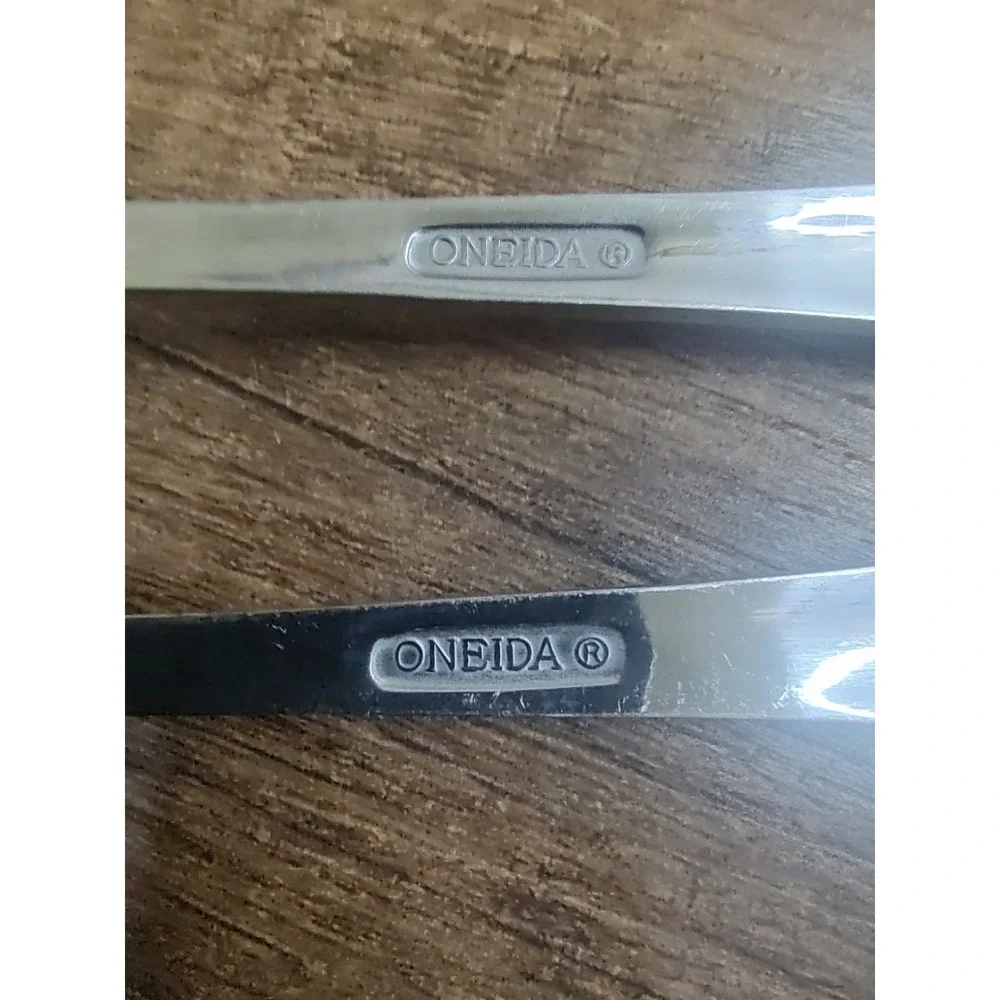 Lot Of 2 Oneida Mirror Forks Flatware Discontinued Replacement 7¾